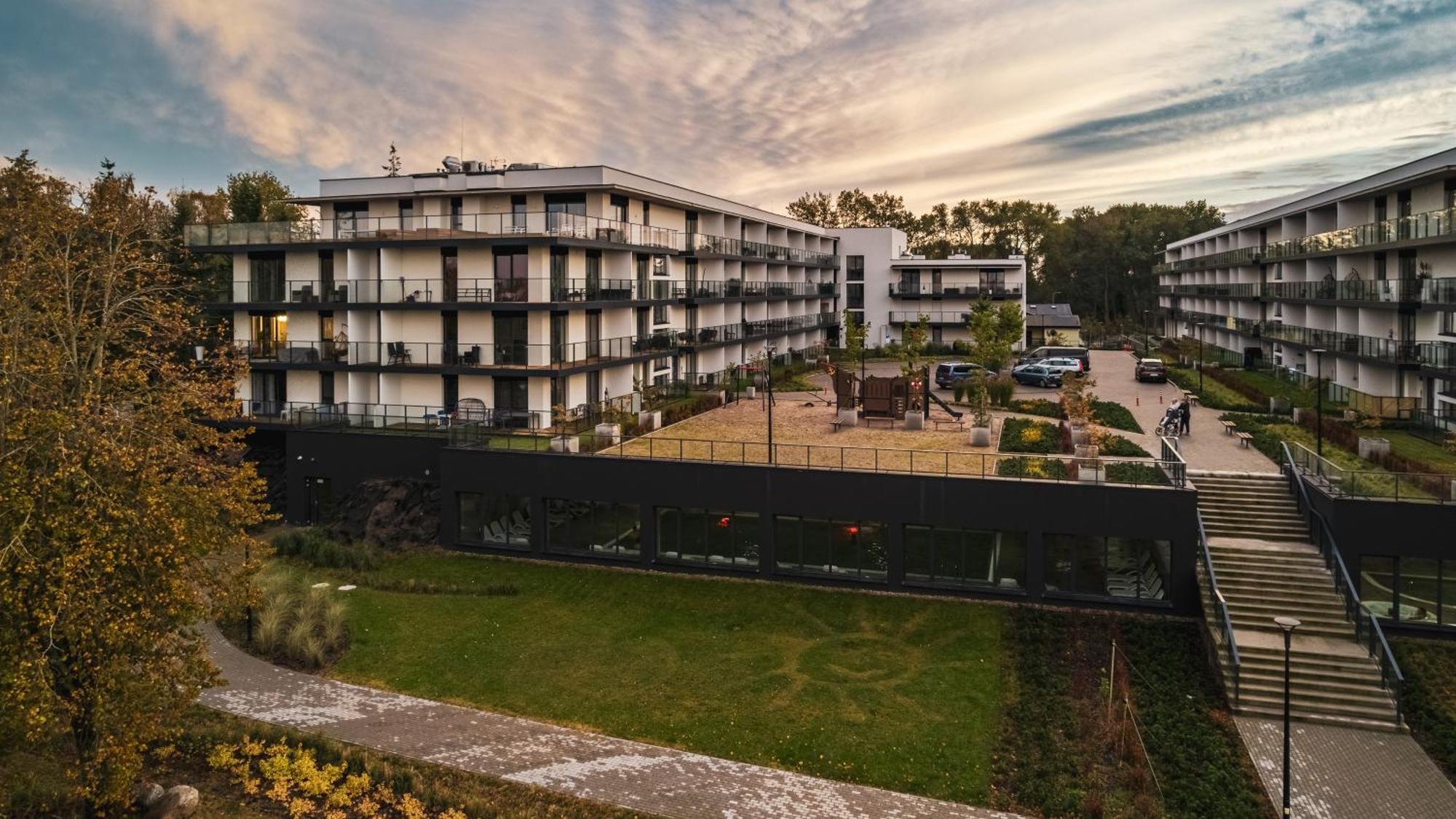 Apartamenty Sun & Snow Sagaris Z Basenem Dziwnów Esterno foto